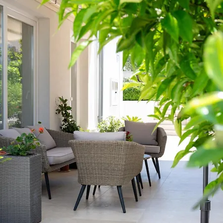 Apartment Miamare Seget Vranjica