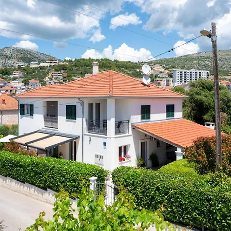 Apartment Miamare *