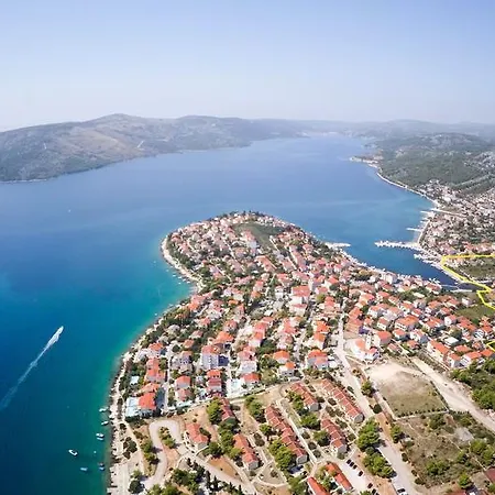 Apartment Miamare Seget Vranjica