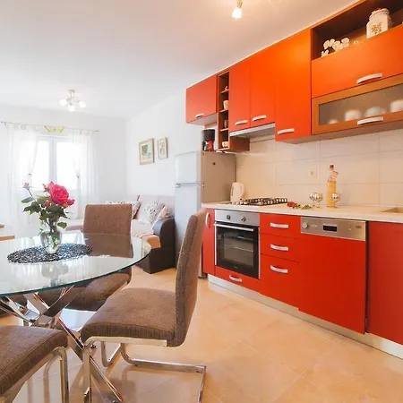 Apartment Miamare Seget Vranjica