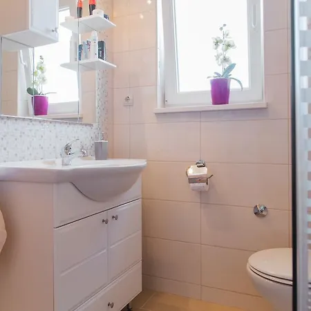 Apartment Miamare Seget Vranjica